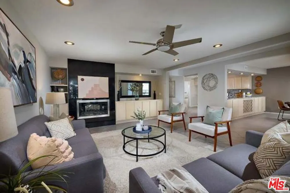 2552 Navarra Drive #A Carlsbad, CA 92009