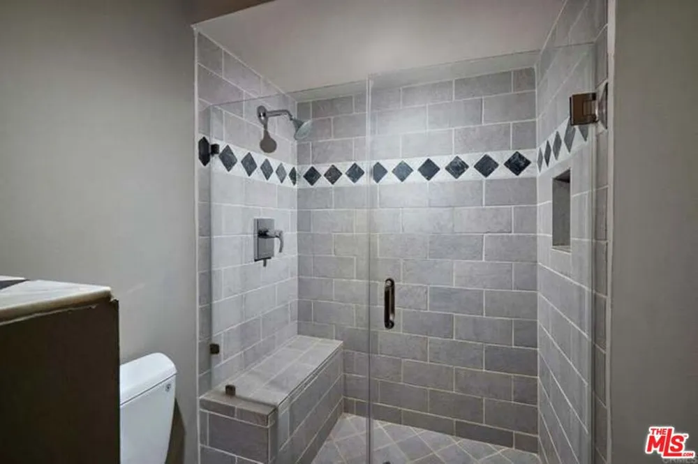 2552 Navarra Drive #A Carlsbad, CA 92009