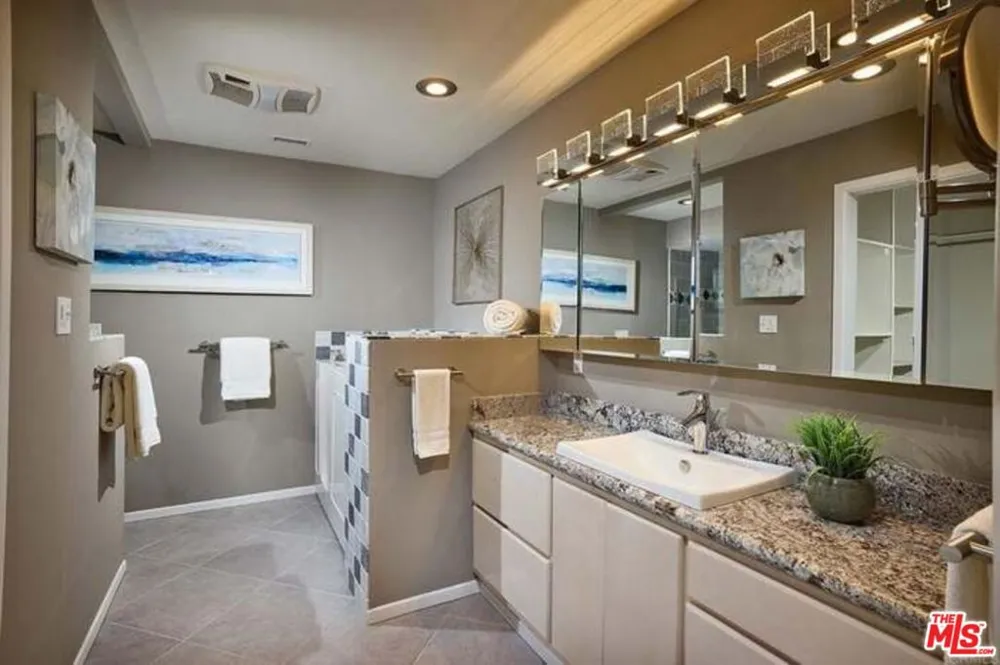 2552 Navarra Drive #A Carlsbad, CA 92009