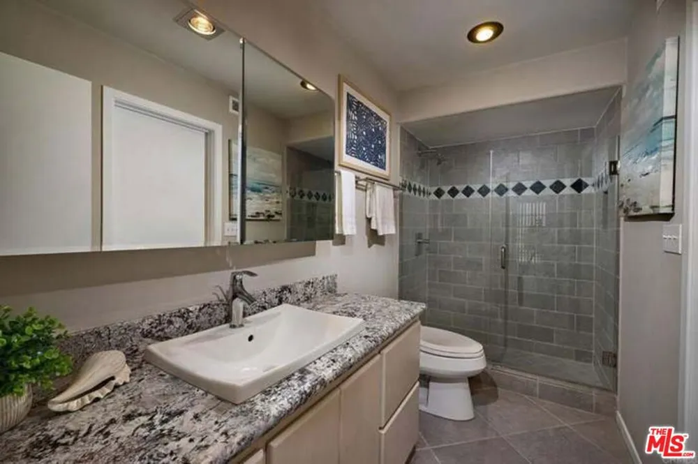 2552 Navarra Drive #A Carlsbad, CA 92009