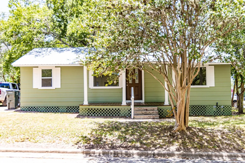 200 Bowie Street Hallettsville, TX 77964