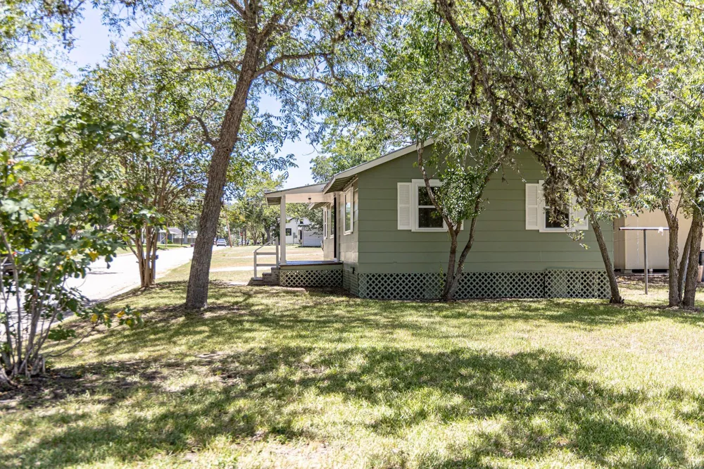 200 Bowie Street Hallettsville, TX 77964