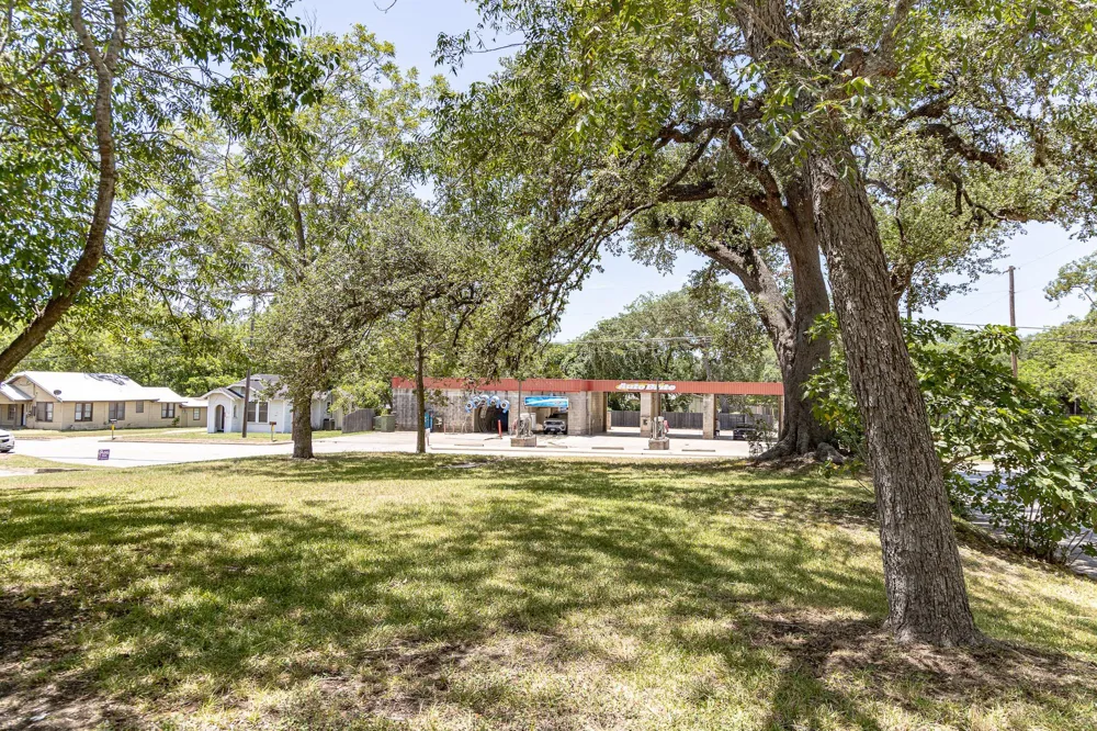 200 Bowie Street Hallettsville, TX 77964