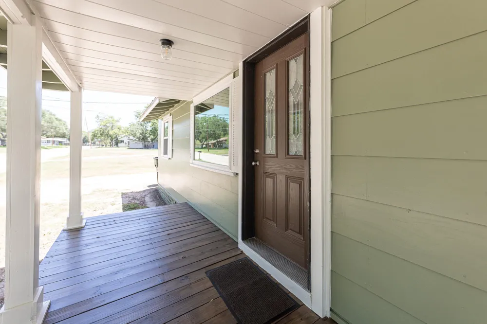 200 Bowie Street Hallettsville, TX 77964