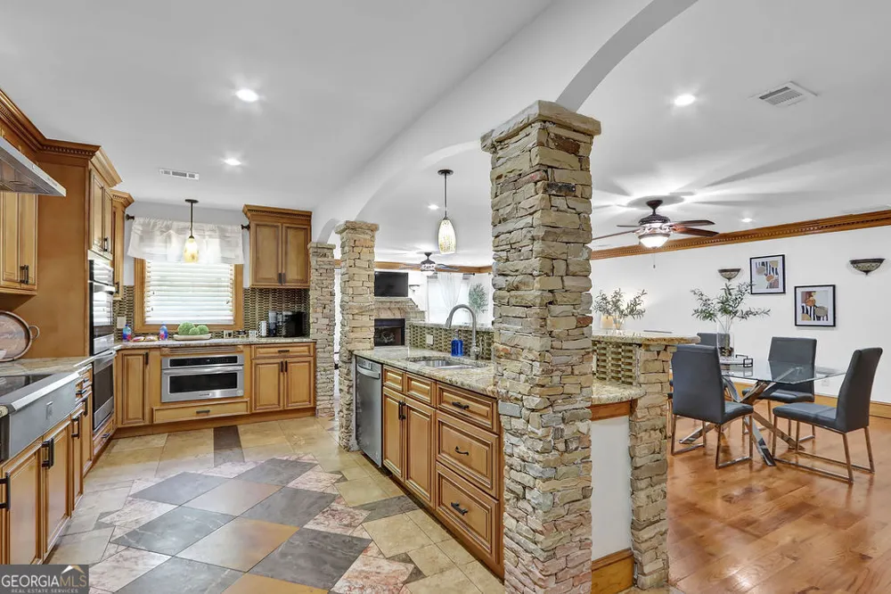 4081 Ashford Dunwoody RD NE Brookhaven, GA 30319