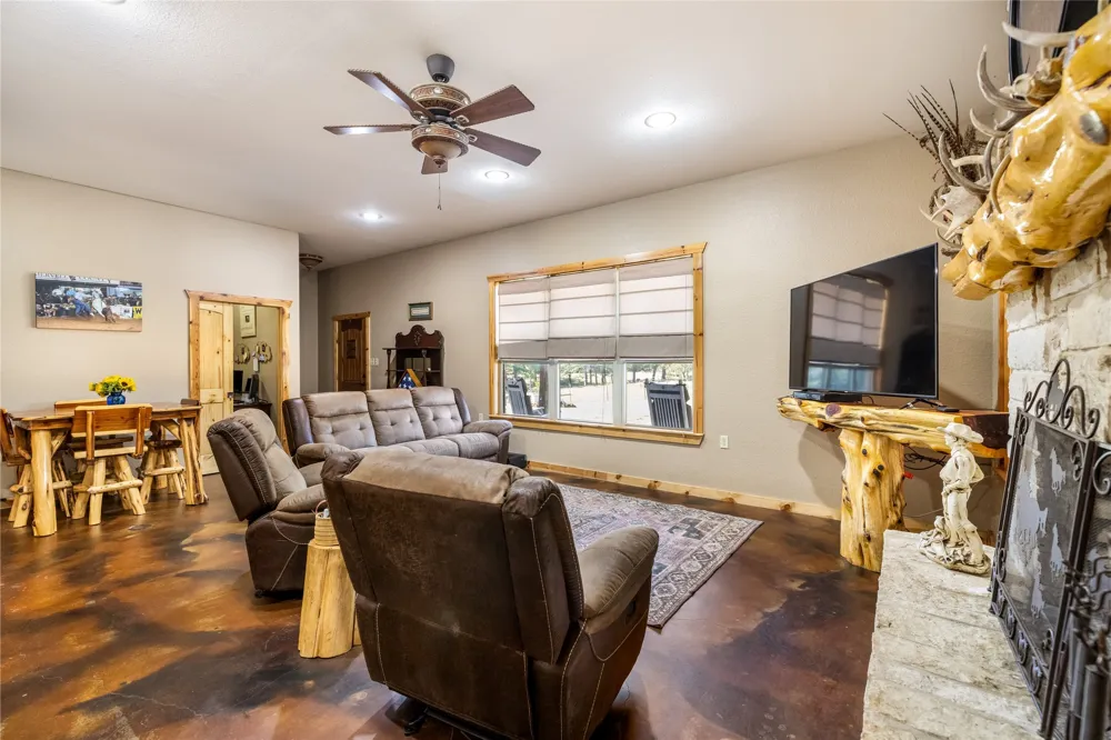 12701 FM 2010 Chandler, TX 75758