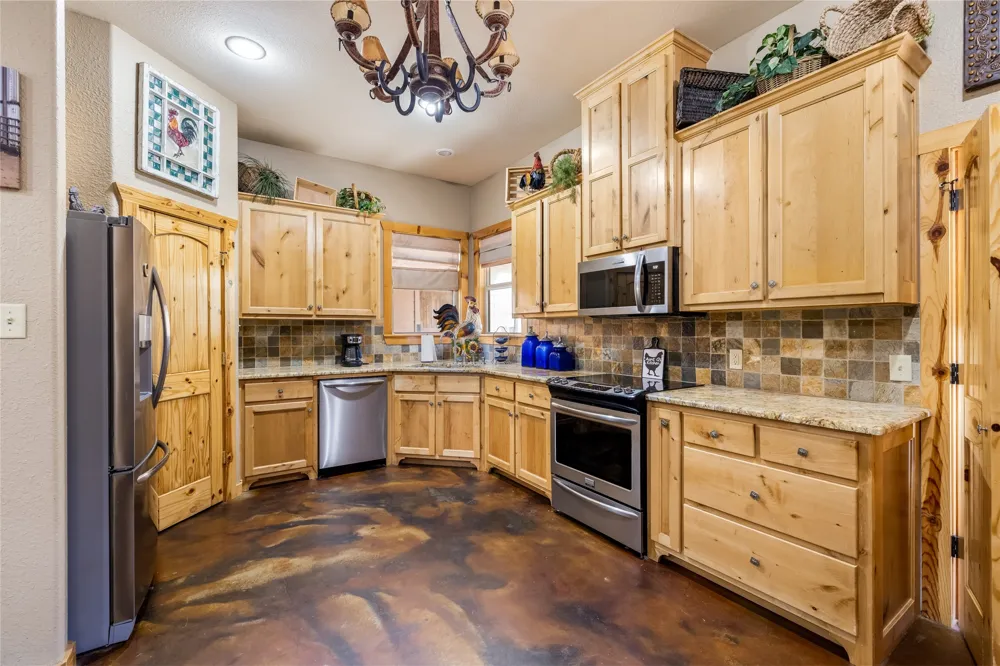 12701 FM 2010 Chandler, TX 75758