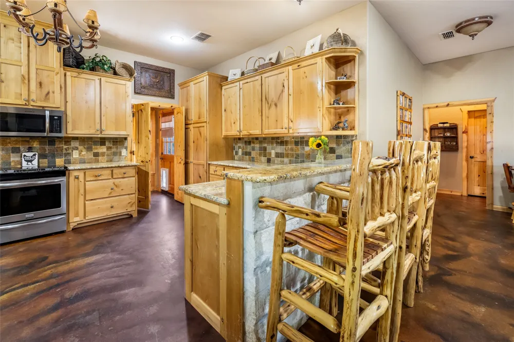 12701 FM 2010 Chandler, TX 75758