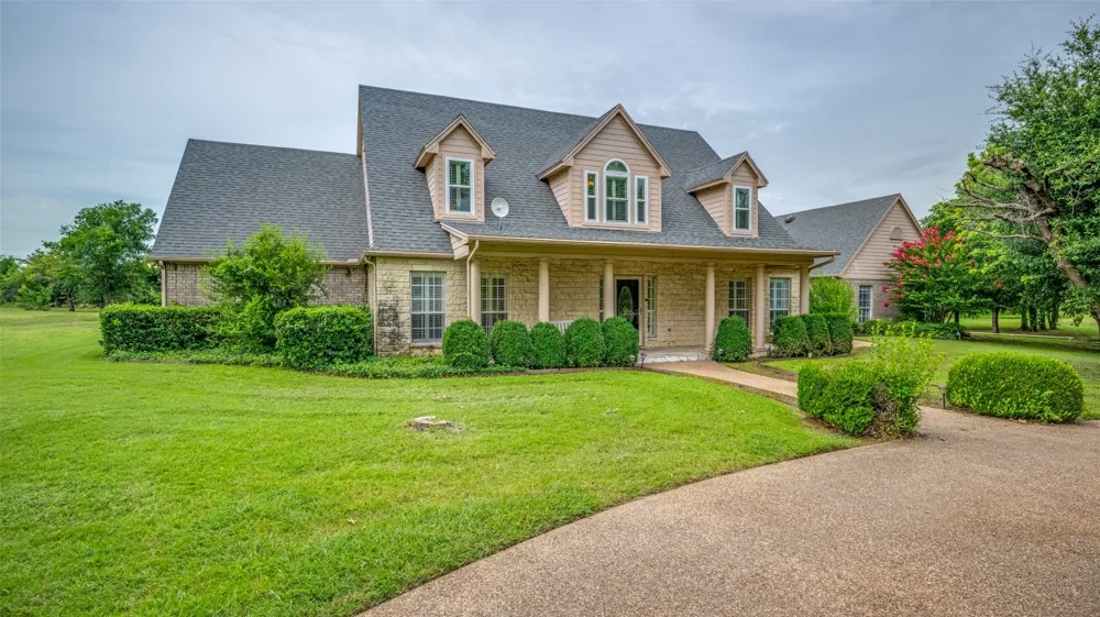500 Navajo Court Runaway Bay, TX 76426