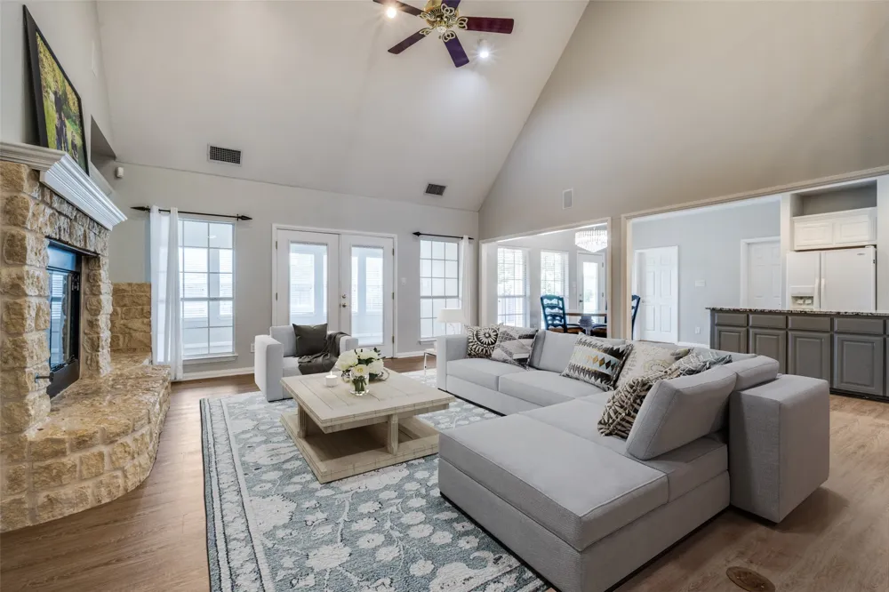 500 Navajo Court Runaway Bay, TX 76426