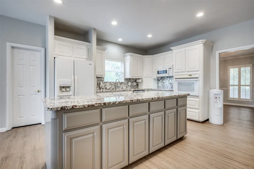 500 Navajo Court Runaway Bay, TX 76426