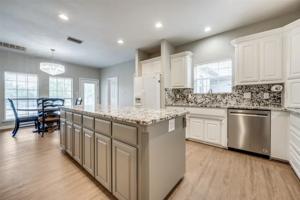 500 Navajo Court Runaway Bay, TX 76426