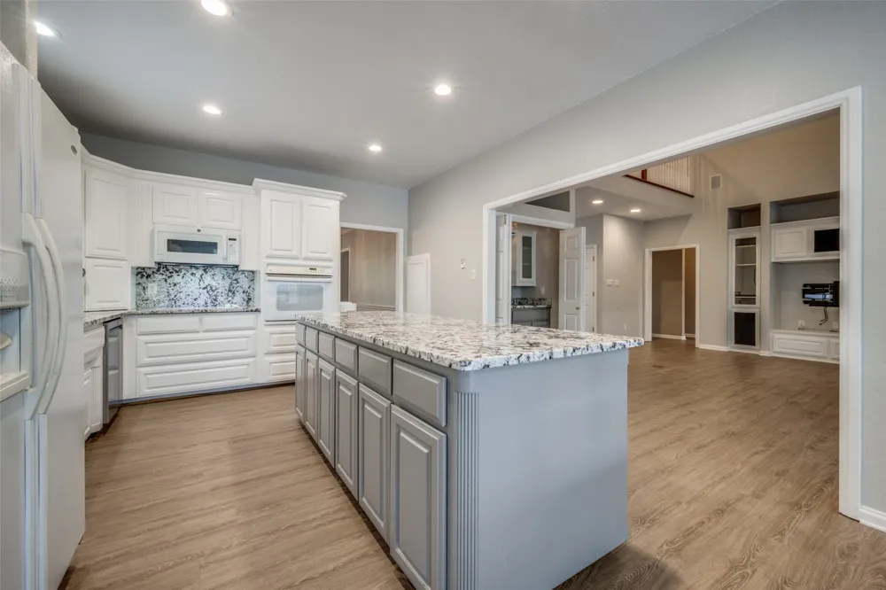 500 Navajo Court Runaway Bay, TX 76426