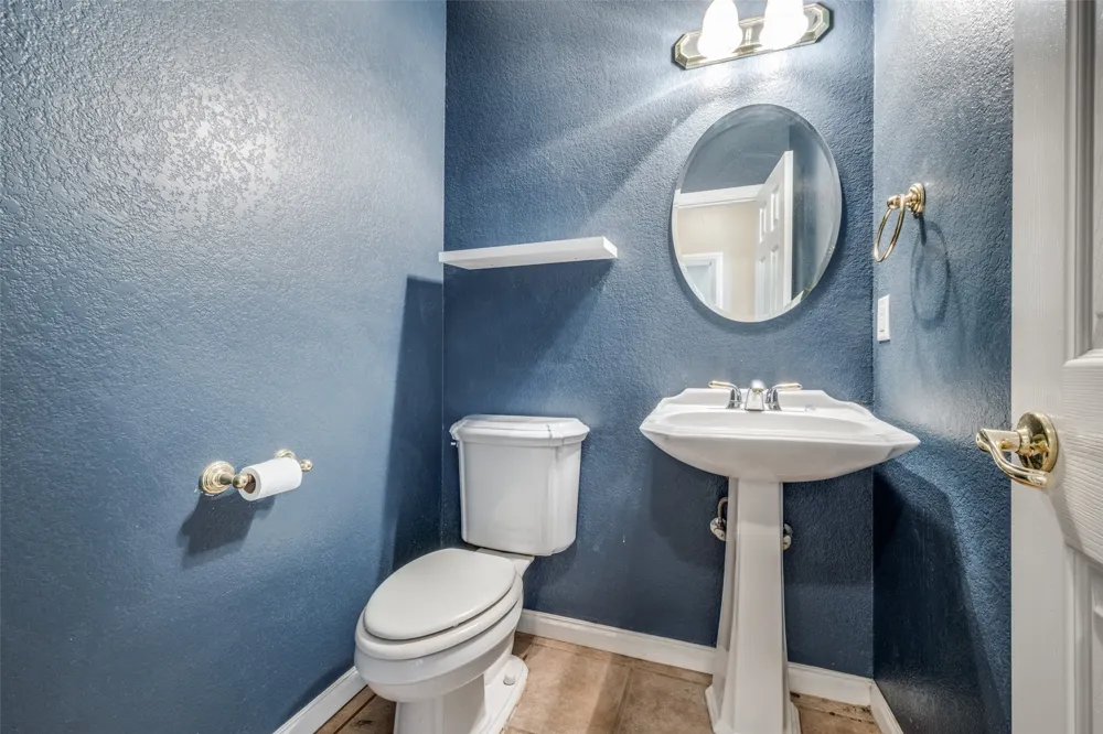 500 Navajo Court Runaway Bay, TX 76426