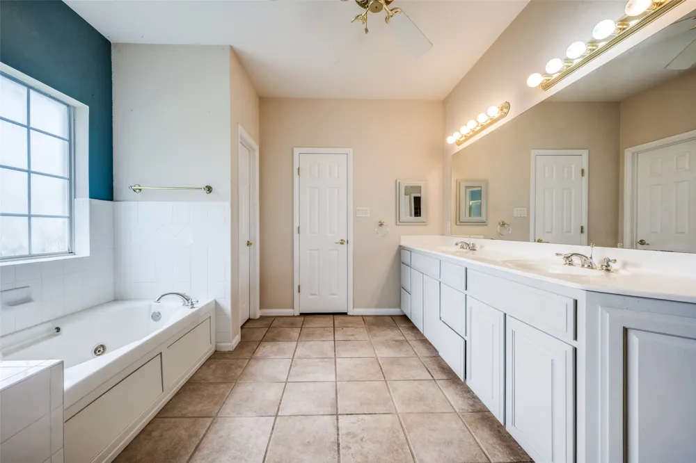 500 Navajo Court Runaway Bay, TX 76426