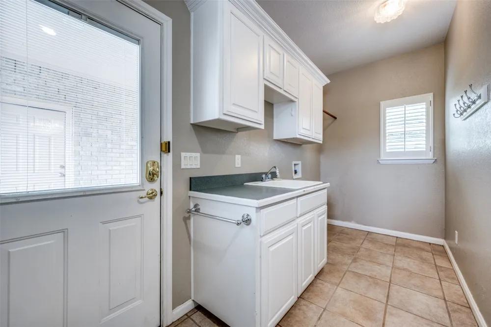 500 Navajo Court Runaway Bay, TX 76426