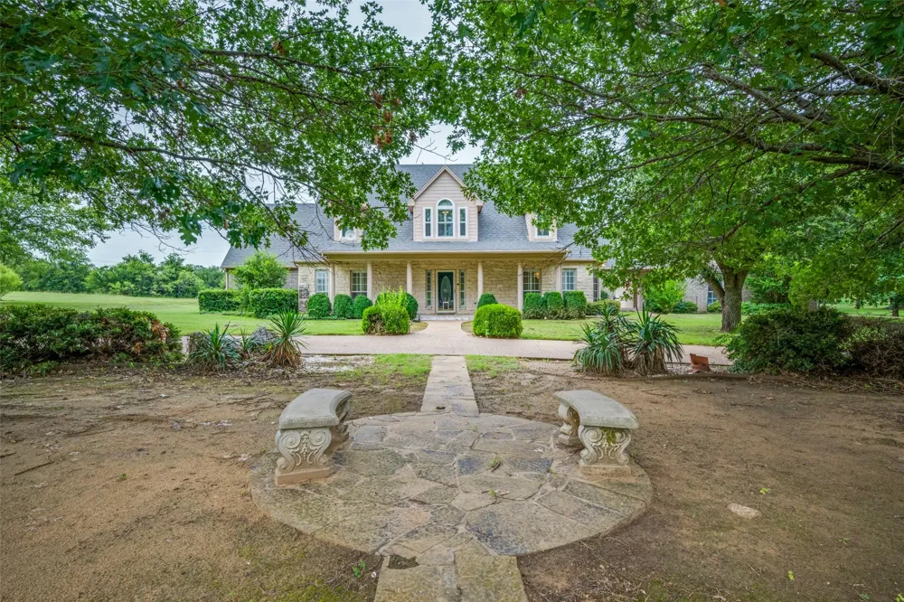 500 Navajo Court Runaway Bay, TX 76426