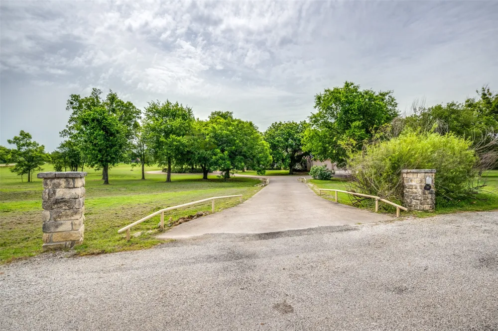 500 Navajo Court Runaway Bay, TX 76426