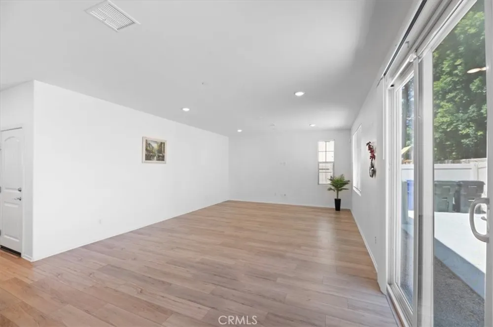 938 W Jasmine Way Rialto, CA 92376