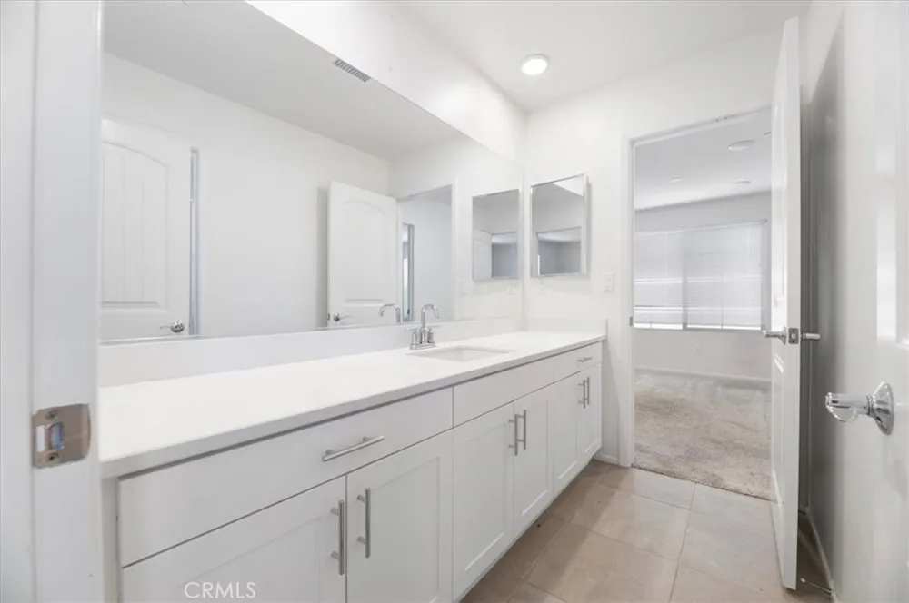 938 W Jasmine Way Rialto, CA 92376