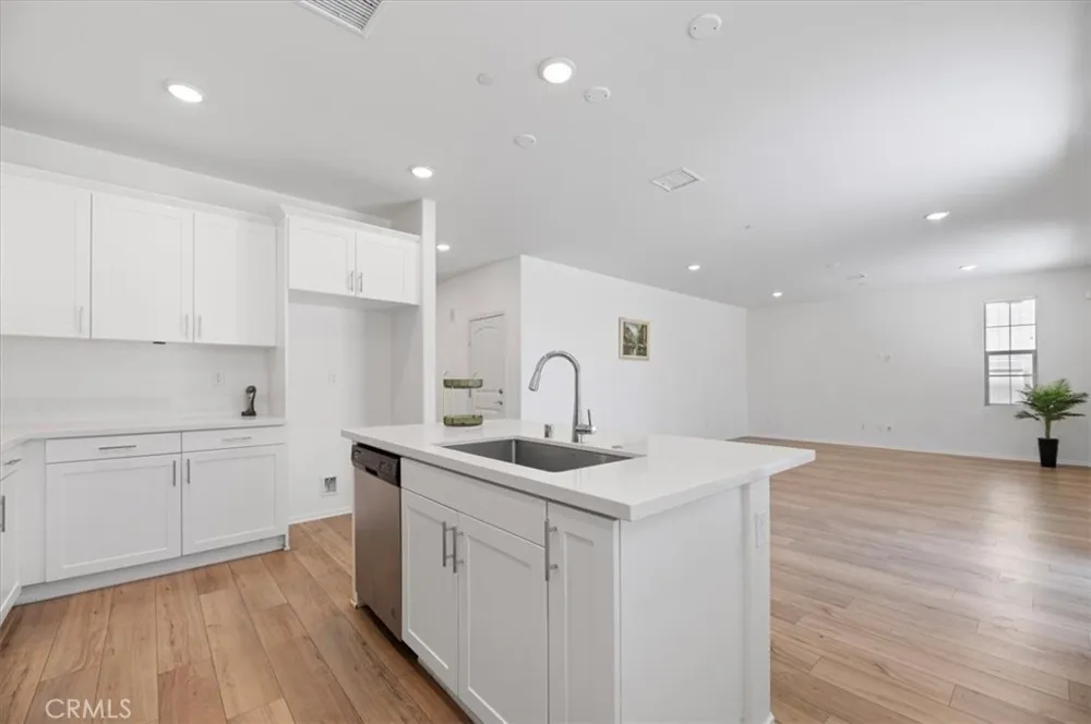 938 W Jasmine Way Rialto, CA 92376