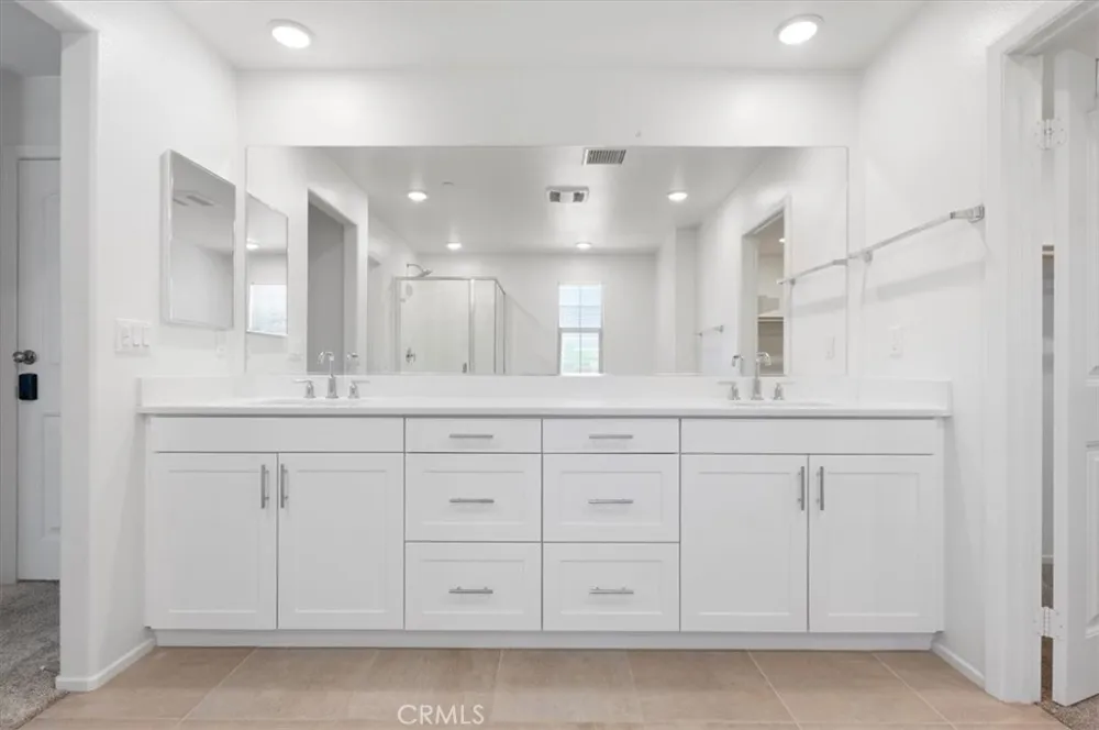 938 W Jasmine Way Rialto, CA 92376