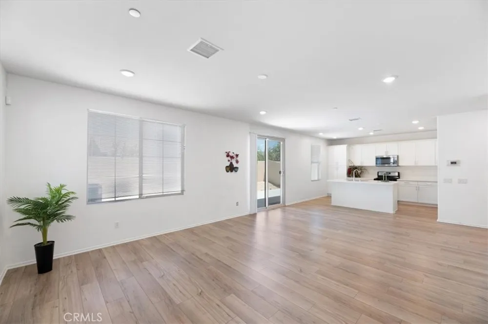 938 W Jasmine Way Rialto, CA 92376