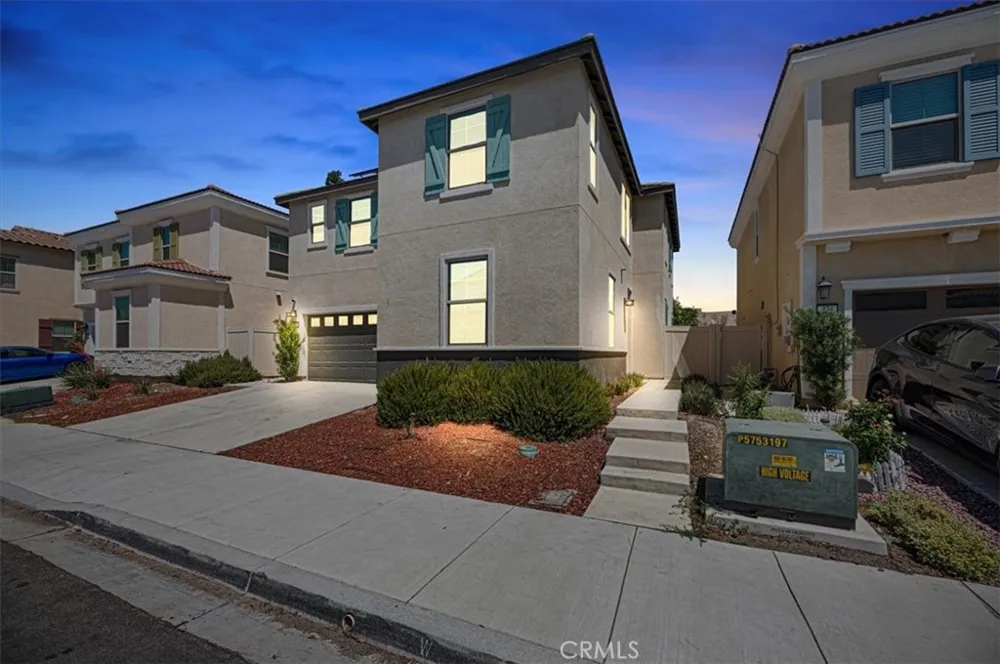938 W Jasmine Way Rialto, CA 92376