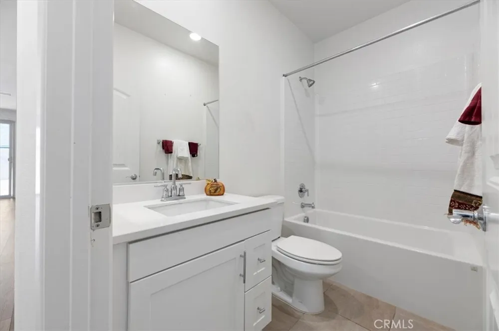938 W Jasmine Way Rialto, CA 92376