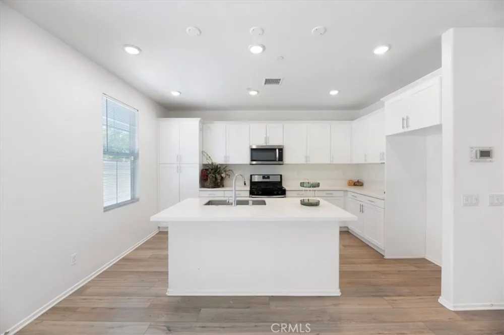 938 W Jasmine Way Rialto, CA 92376