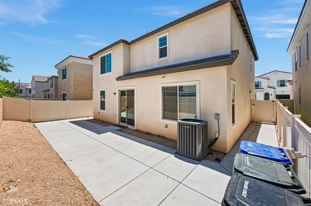 938 W Jasmine Way Rialto, CA 92376