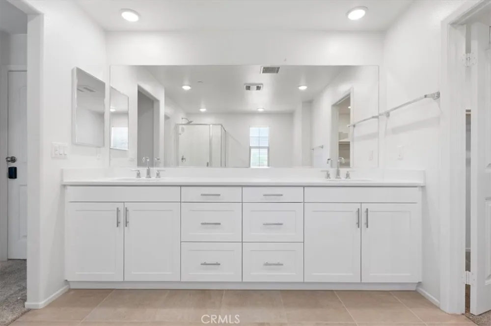 938 W Jasmine Way Rialto, CA 92376