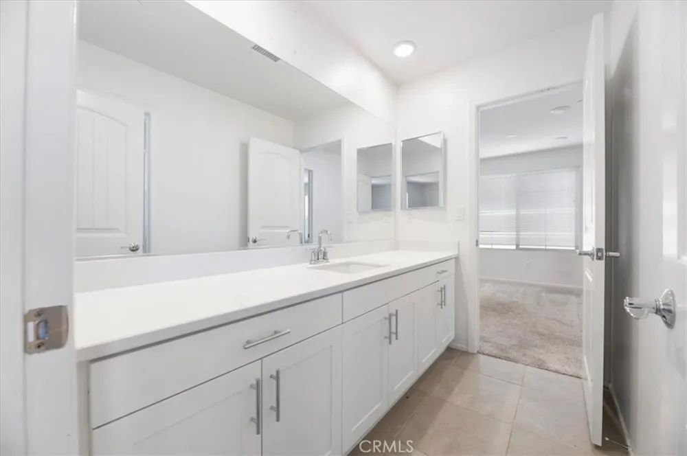 938 W Jasmine Way Rialto, CA 92376