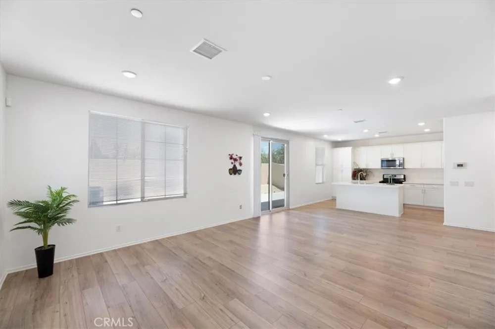 938 W Jasmine Way Rialto, CA 92376