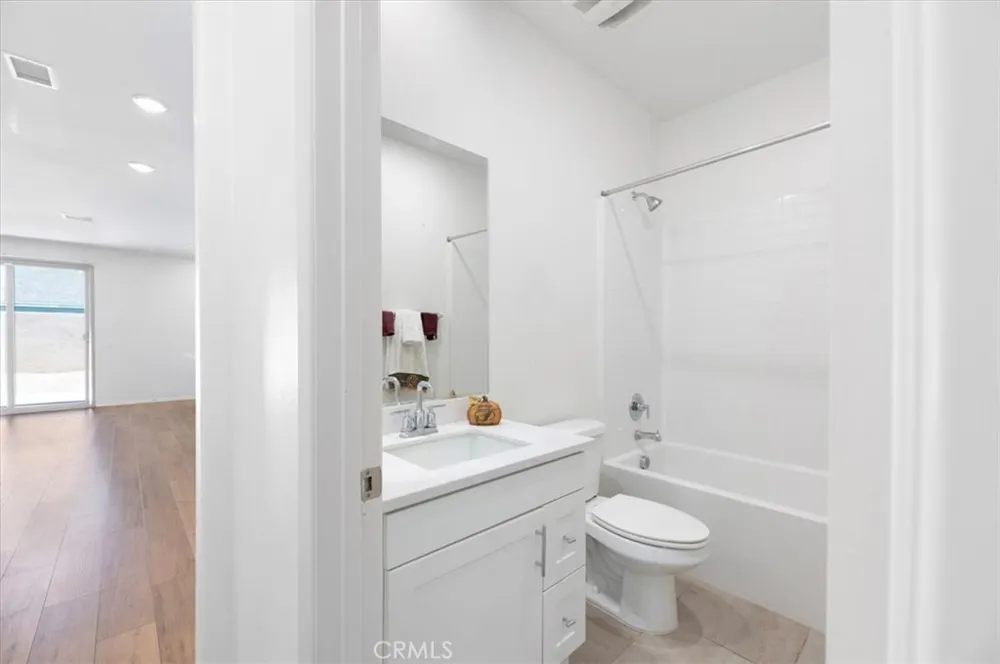 938 W Jasmine Way Rialto, CA 92376
