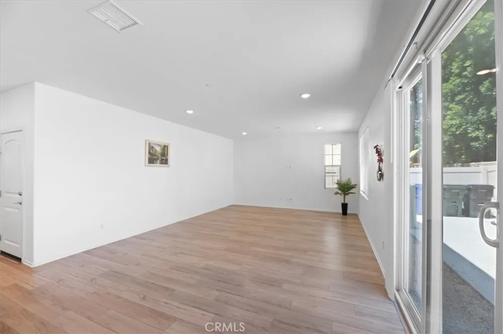 938 W Jasmine Way Rialto, CA 92376