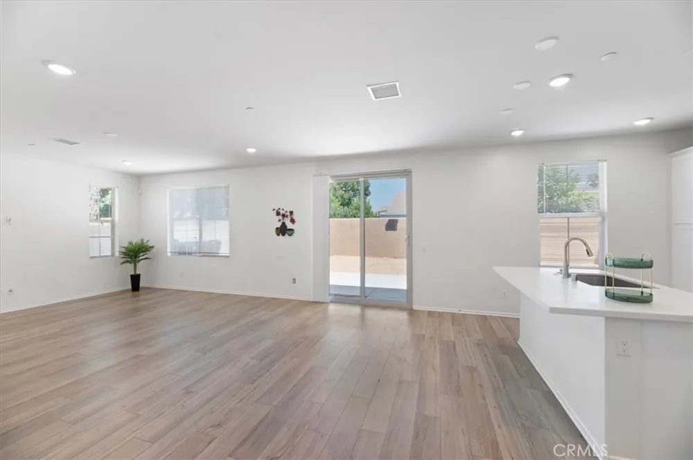 938 W Jasmine Way Rialto, CA 92376