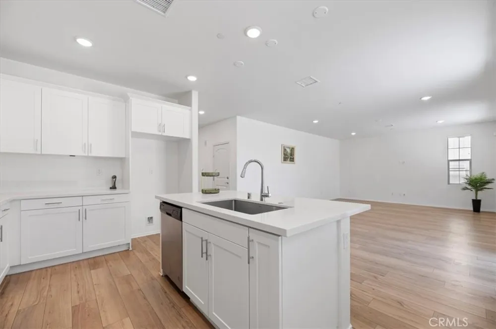 938 W Jasmine Way Rialto, CA 92376