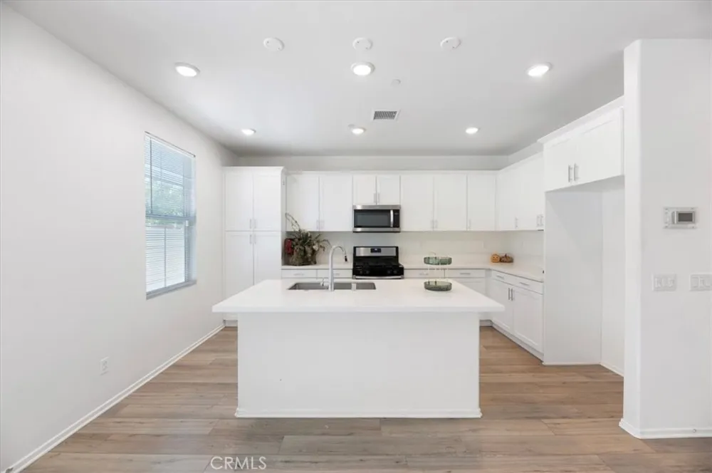 938 W Jasmine Way Rialto, CA 92376