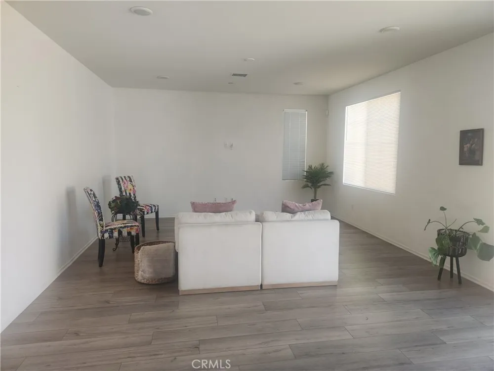 938 W Jasmine Way Rialto, CA 92376