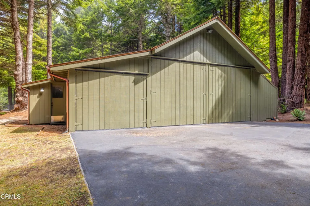 43850 Buckhorn Cove Road E Little River, CA 95456