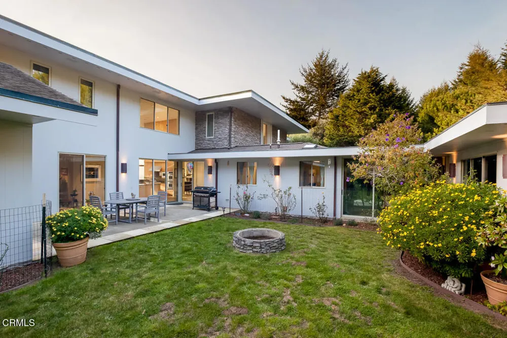 43850 Buckhorn Cove Road E Little River, CA 95456