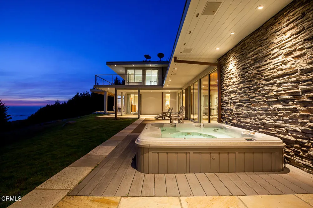 43850 Buckhorn Cove Road E Little River, CA 95456