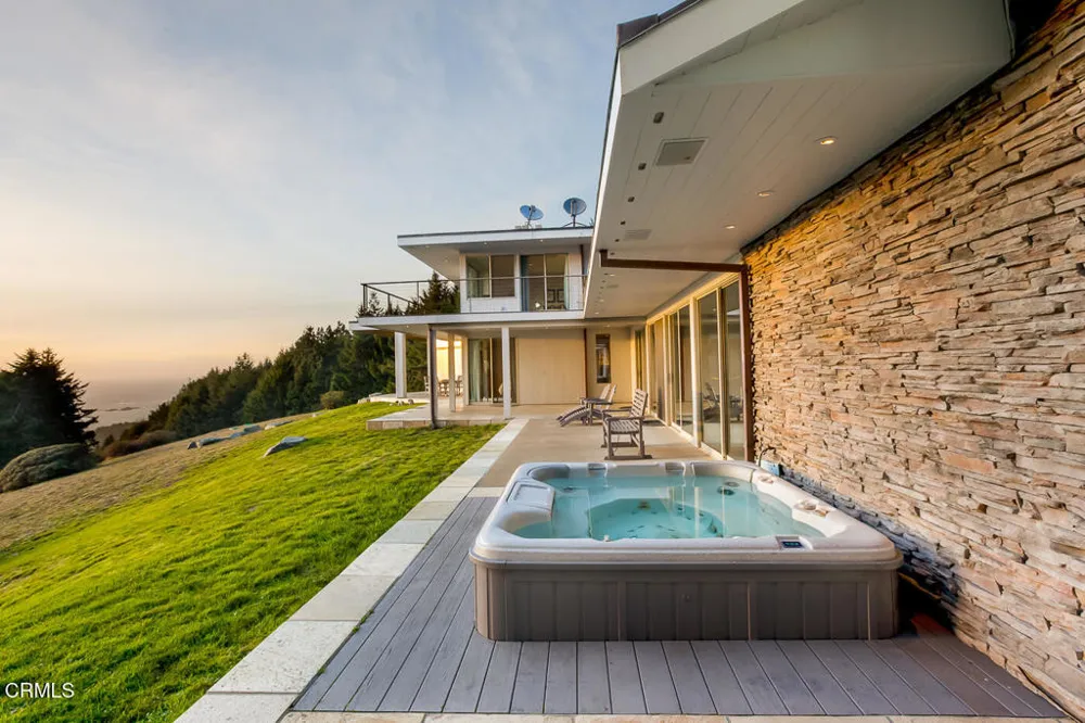 43850 Buckhorn Cove Road E Little River, CA 95456