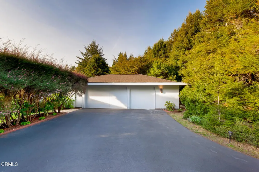 43850 Buckhorn Cove Road E Little River, CA 95456