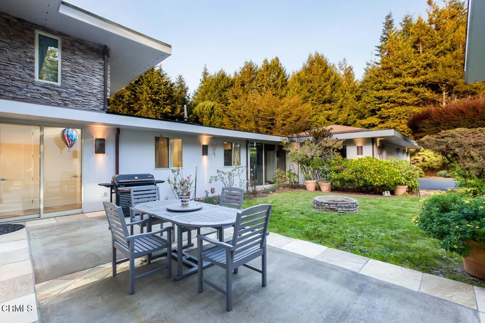 43850 Buckhorn Cove Road E Little River, CA 95456