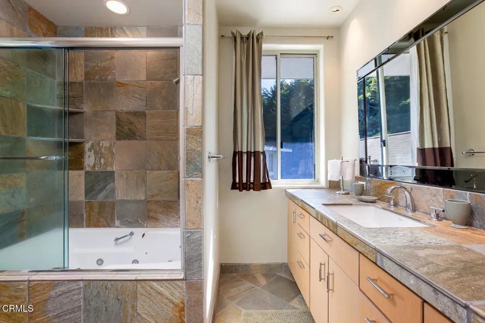 43850 Buckhorn Cove Road E Little River, CA 95456