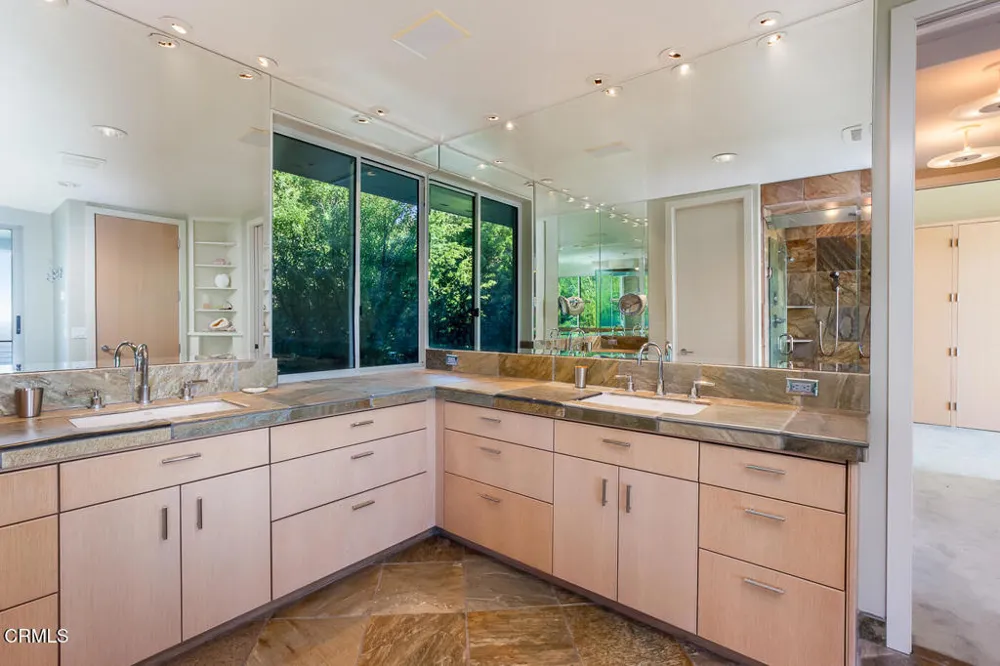 43850 Buckhorn Cove Road E Little River, CA 95456