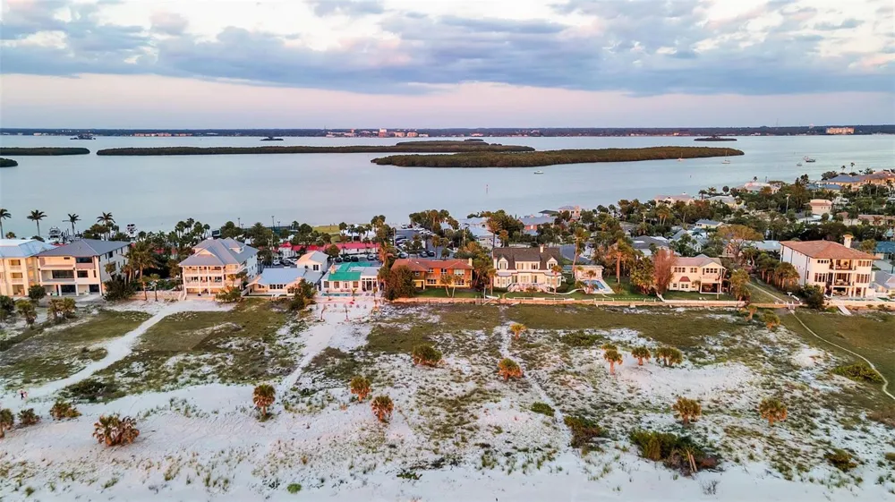 1058 ELDORADO AVENUE Clearwater Beach, FL 33767