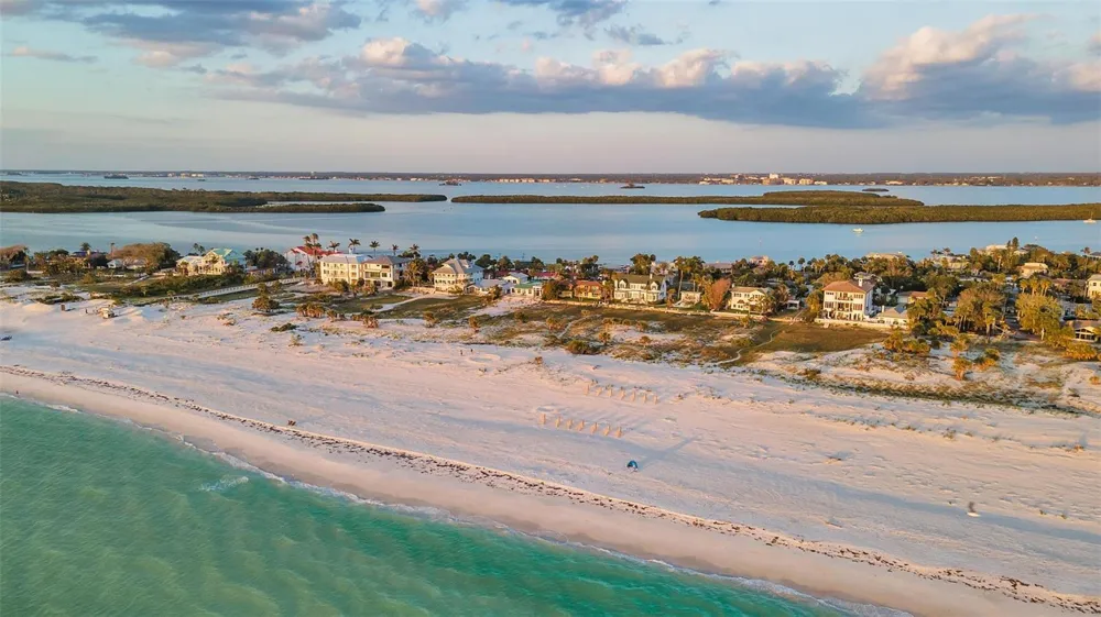 1058 ELDORADO AVENUE Clearwater Beach, FL 33767